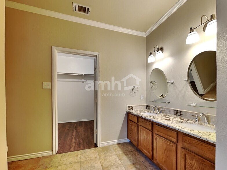 Building Photo - 608 Denali Dr