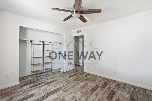 Building Photo - 1329 E Cholla St