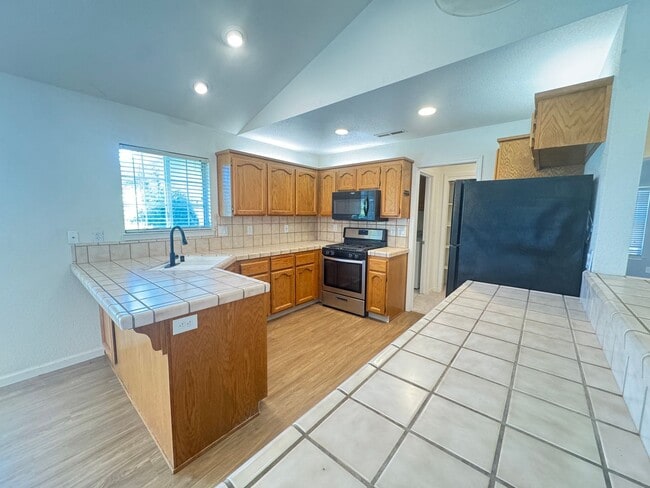 Building Photo - 3 bed 2 ba house in S. Yuba City