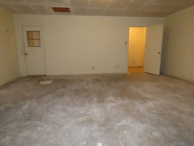 Building Photo - South Tyler! 3 Bedroom, 2 Bath Duplex w/Garage