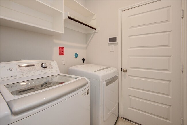 Building Photo - 2425 Temple Crag Dr