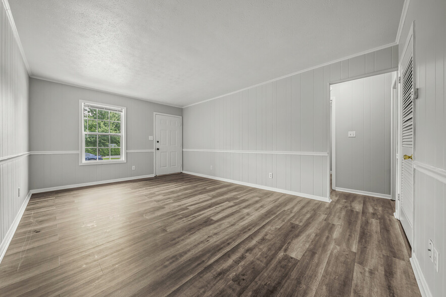 Building Photo - 627 Rice Cir