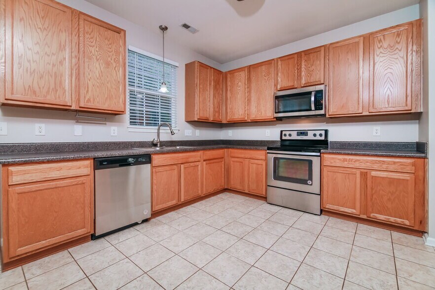 Building Photo - 1008 Martin Bench Ct