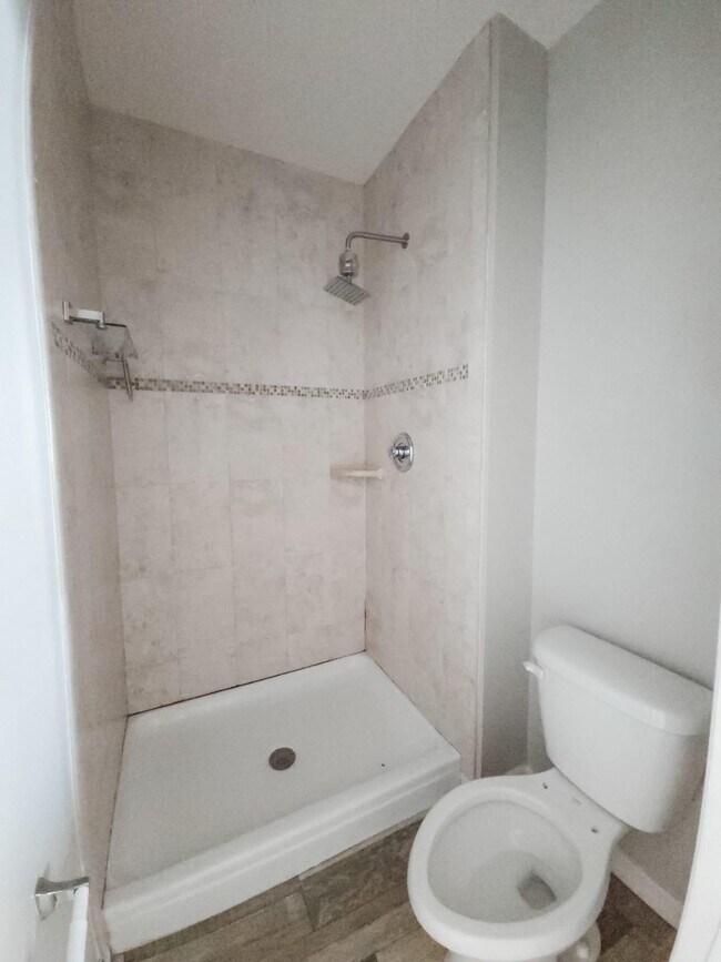 Building Photo - 185 SW Exmore Ave