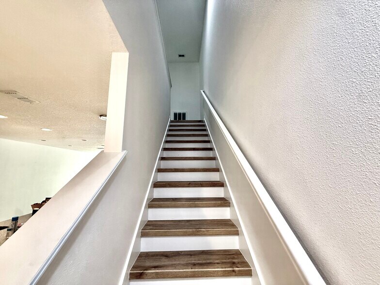 Building Photo - 7605 Ripplepointe Way