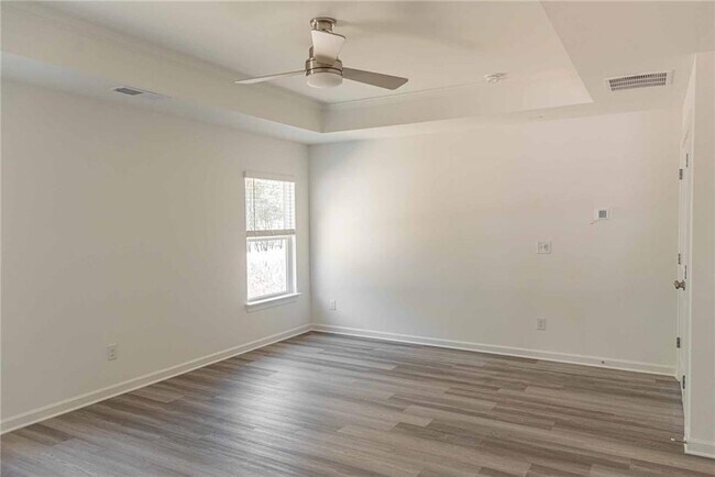 Building Photo - 3362 Skyland Dr
