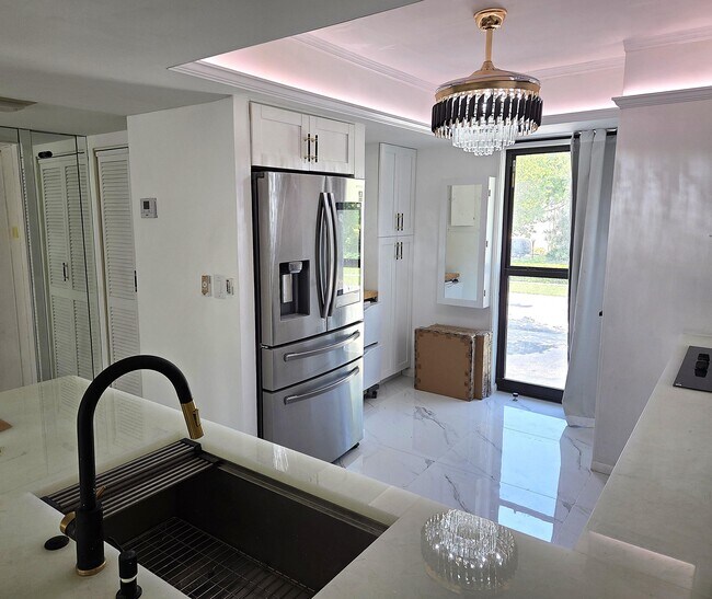 Building Photo - 1731 Presidential Way