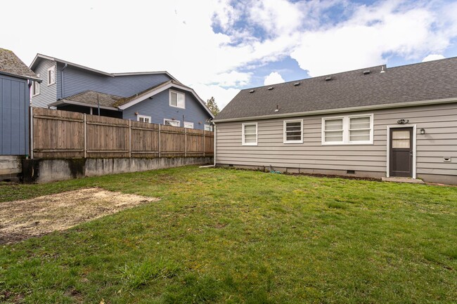 Building Photo - Charming 2 Bedroom Bungalow in North Portland