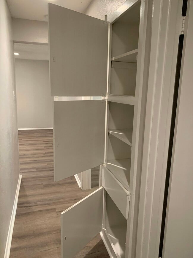 Building Photo - 404 Live Oak Dr