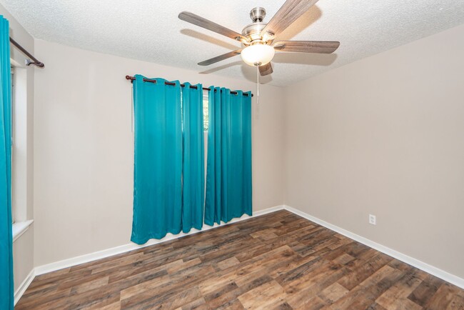 Building Photo - 2 Bedroom 2.5 Bath Townhouse in The Arbor ...