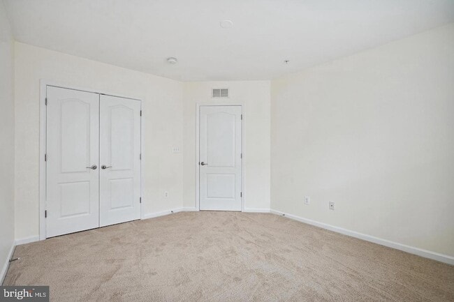 Building Photo - 22936 Spicebush Dr