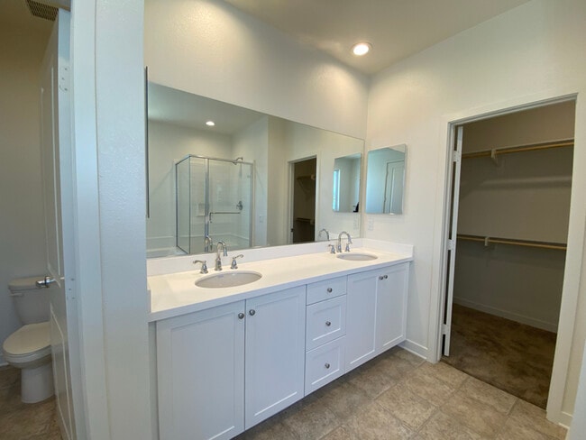 Building Photo - 27742 Heritage Ln