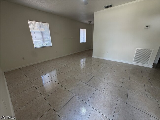 Building Photo - 5829 Casablanca Ct