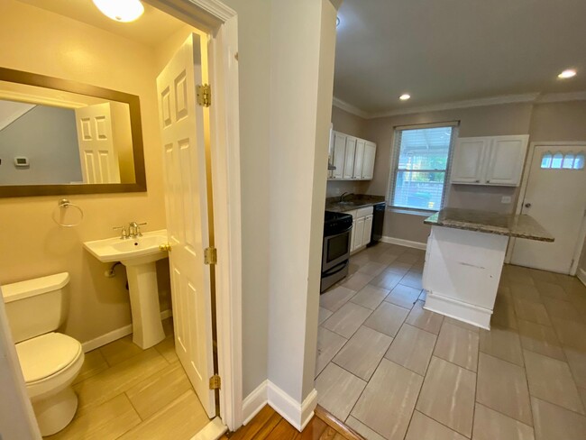 Building Photo - Remodeled 2 Bedroom Townhome in Highlandtown!