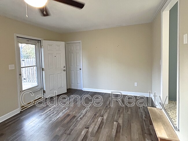 Building Photo - 408 Lynette Dr
