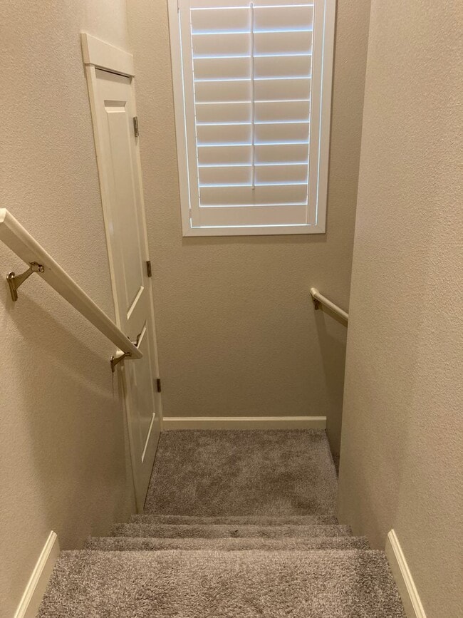 Building Photo - Beautiful Newer Home in Tigard