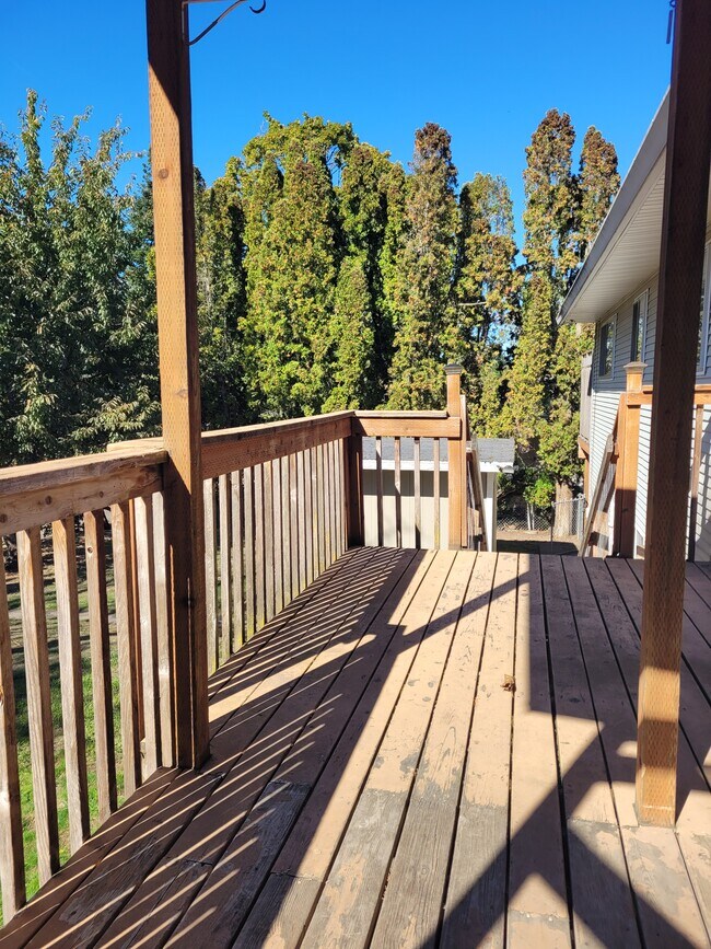 deck off dining room - 5095 SW 163rd Ave