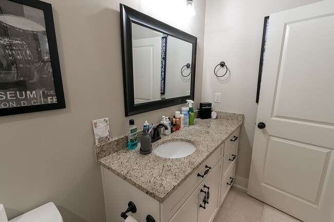 Building Photo - Millbrook Rental!