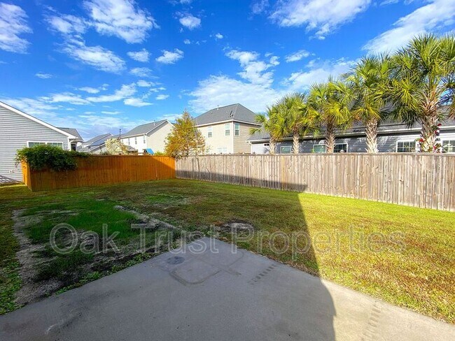 Building Photo - 8145 Ronda Dr