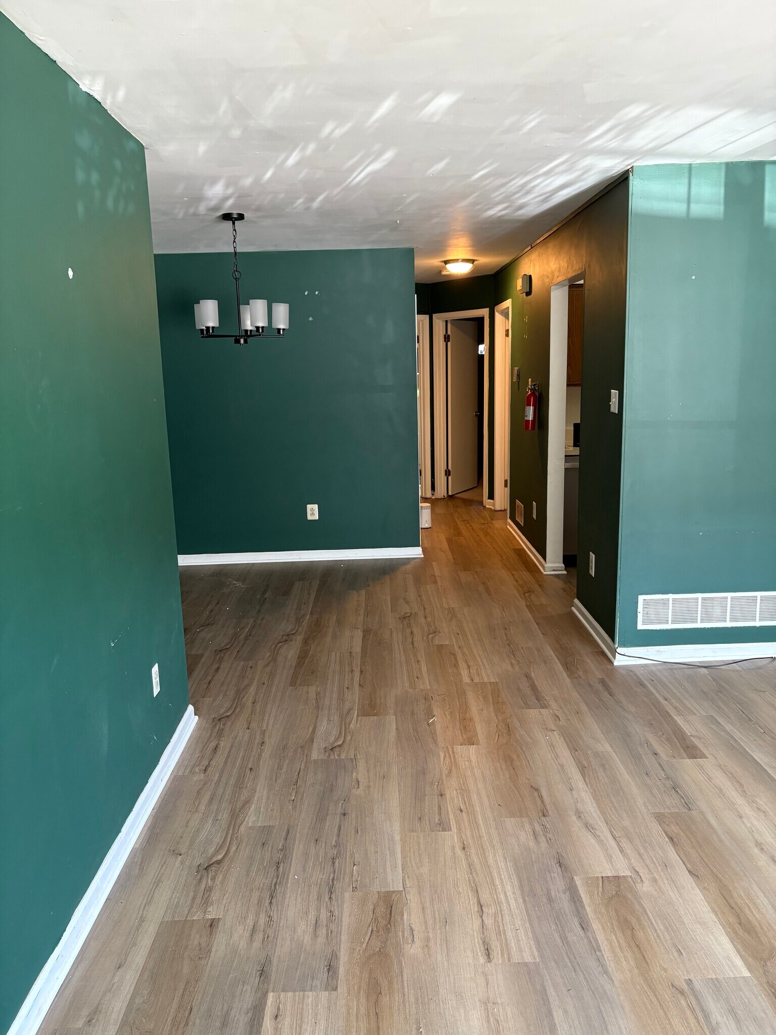 view into dining area - 203 Rock St