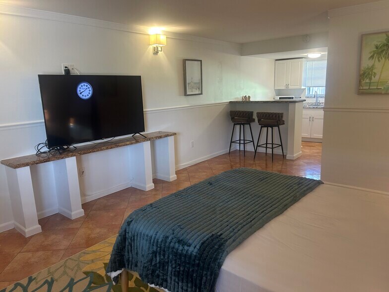 Building Photo - Capri Apartments