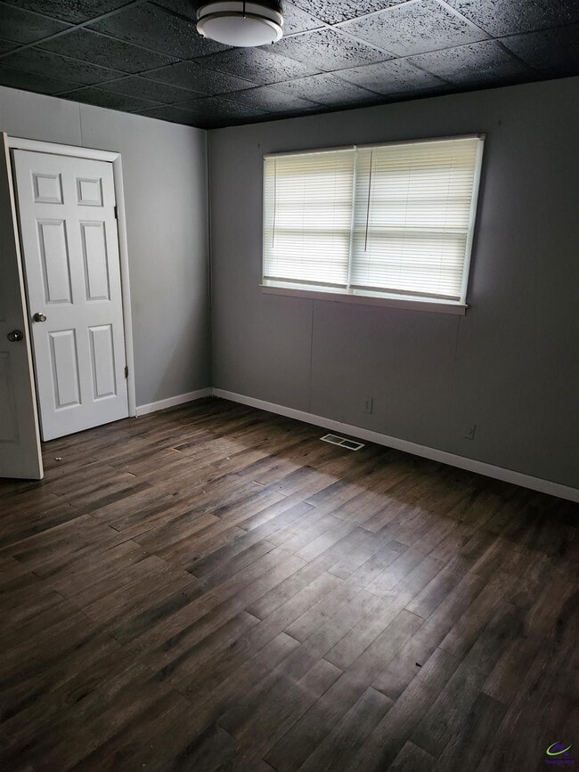 Building Photo - 300 Carolina B11 Ave