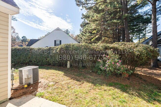 Building Photo - 10212 University Park Ln