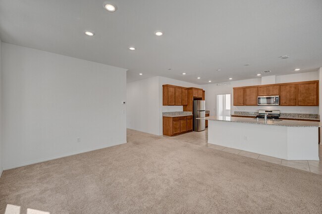 Building Photo - 630 Great River Ave