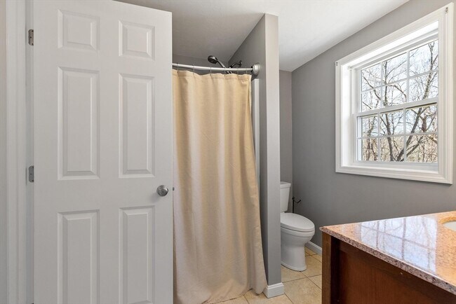 Building Photo - 27 Pine St