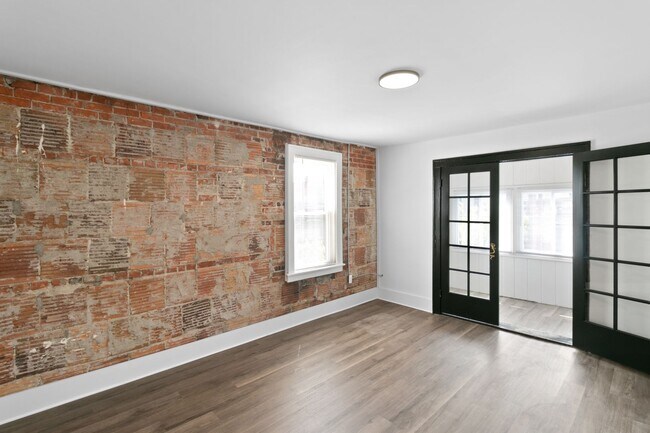 Building Photo - Second Floor Two Bedroom 1 Bath Unit Available