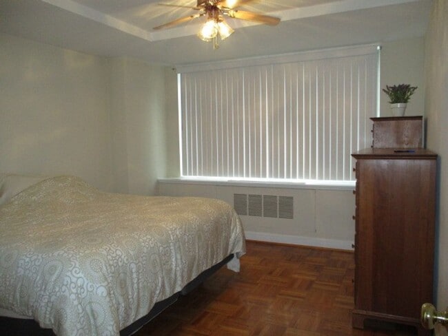 Building Photo - Spacious 1BR! Utilities Included! Rosslyn ...