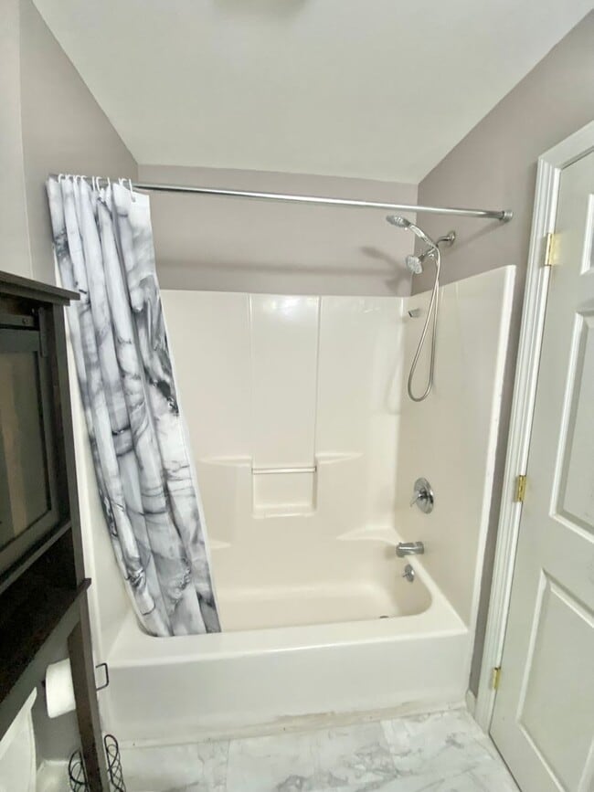 Building Photo - 1 Bedroom Apartment in Burlington VT Avail...