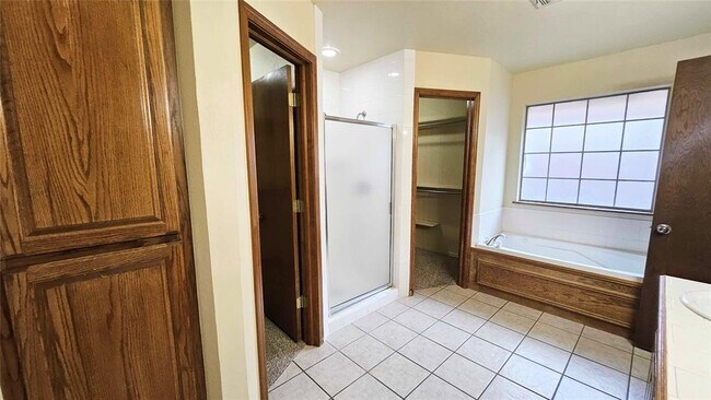 Building Photo - 417 E Plantation Terrace