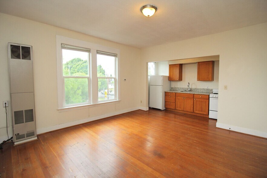 Building Photo - 8007-8015 N Denver Ave