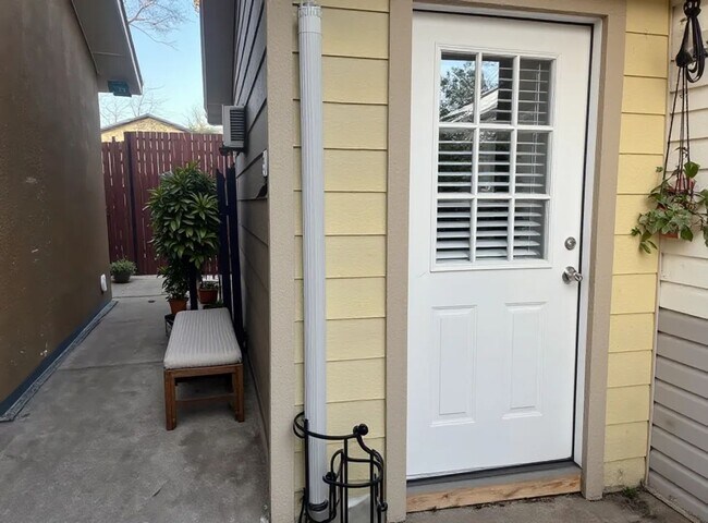 Building Photo - 2351 Longhorn St