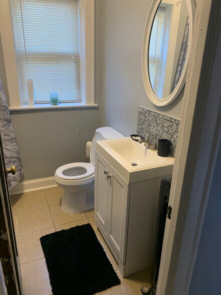 Building Photo - 8433 S Green St