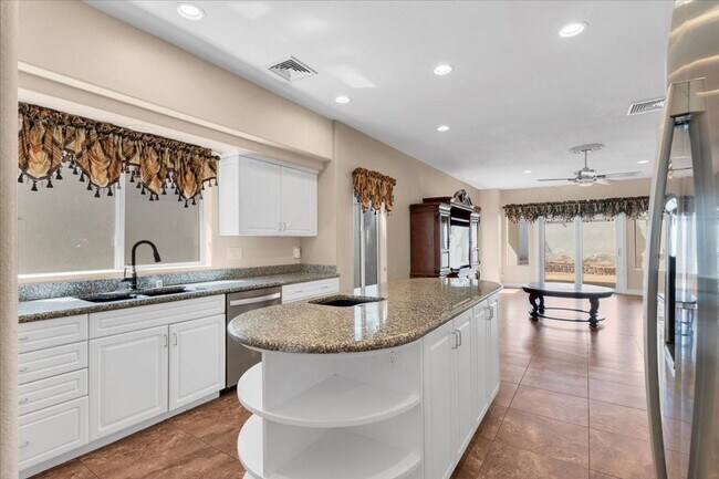 Building Photo - Beautiful Summerlin home in a gated community.