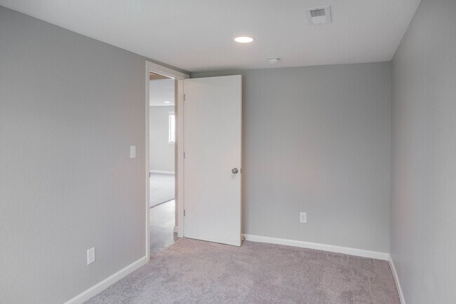 Building Photo - 311 N 10th Ave