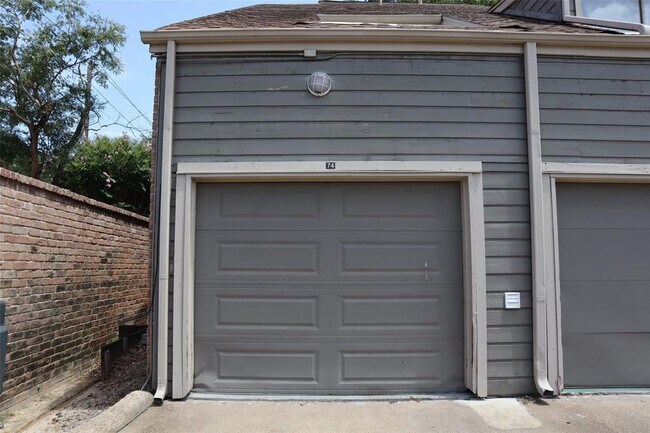 Building Photo - 6601 Sands Point Dr