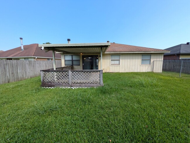 Building Photo - 7945 Blue Bonnet St