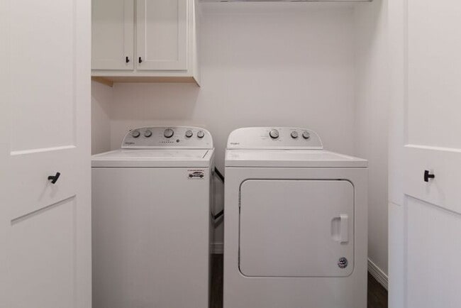 Building Photo - Brookside Bungalow!