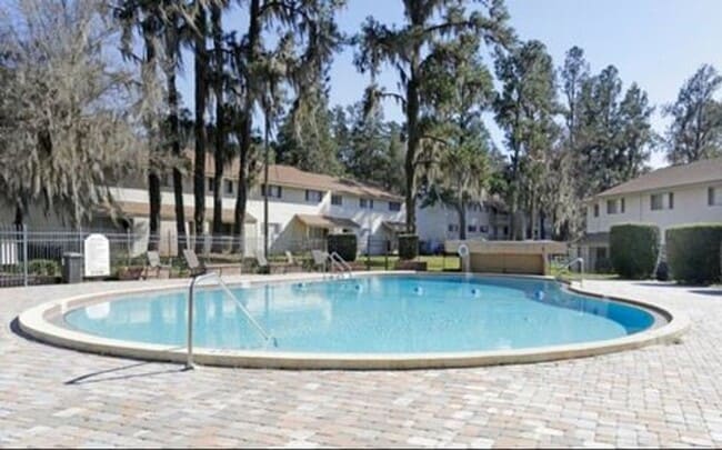 Building Photo - 2/2 Condo in the quiet community of Mile Run