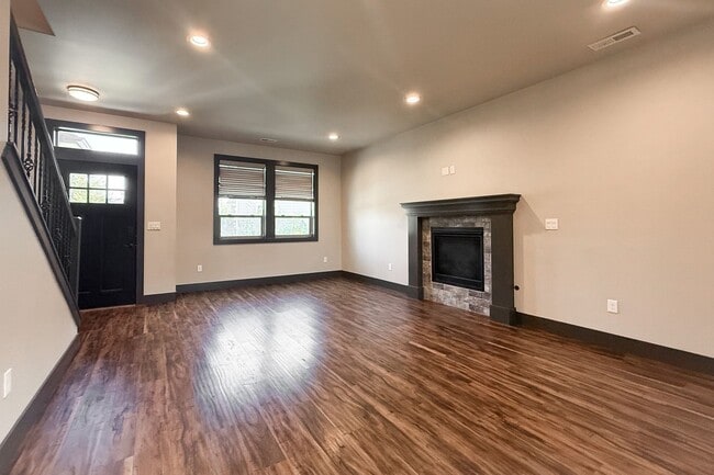 Building Photo - Beautiful 4-Bedroom House with Large Backy...