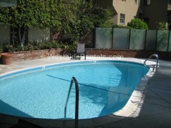 Primary Photo - 2260 N Cahuenga Blvd