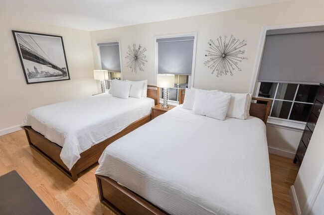 Building Photo - 366 Monmouth St