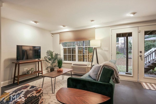 Building Photo - 2091 Cavanaugh Ave SE