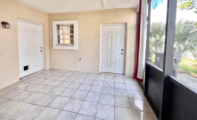 Building Photo - 13982 Morning Glory Dr