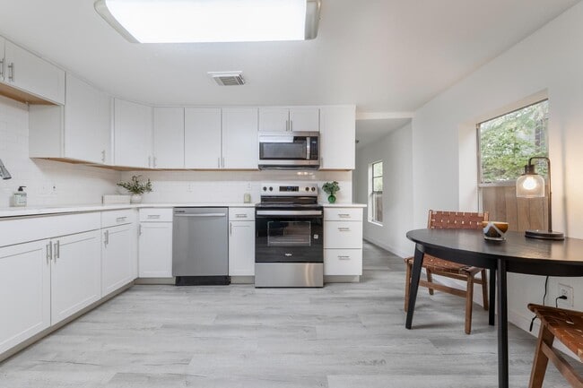 Building Photo - 125 Forrest Ave