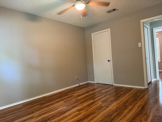 Building Photo - 3 Creekridge Cir