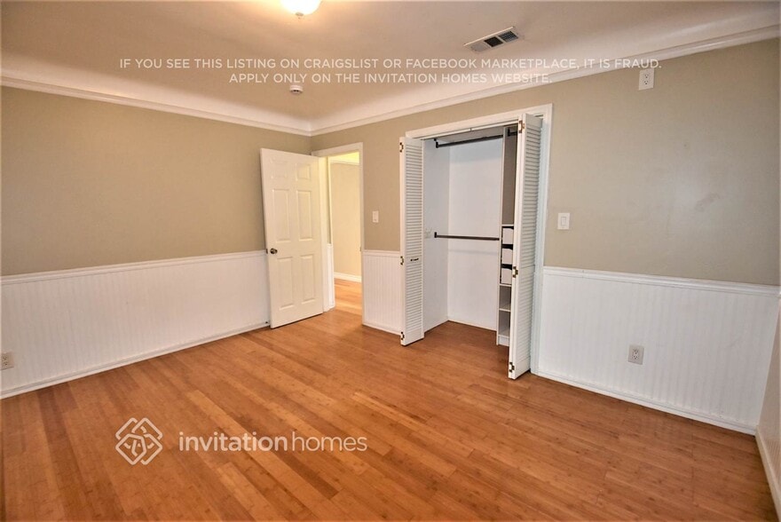 Building Photo - 9925 Orange Ave